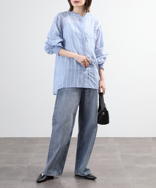 EGLANTINE(エグランティーヌ)の「EGLANTINE バックギャザー シアーストライプブラウス(シャツ/ブラウス・レディース・サンドベージュ/サックスブルー・38)」の7枚目の写真