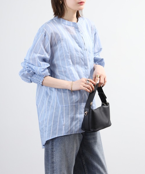 EGLANTINE(エグランティーヌ)の「EGLANTINE バックギャザー シアーストライプブラウス(シャツ/ブラウス・レディース・サンドベージュ/サックスブルー・38)」の4枚目の写真