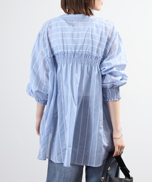 EGLANTINE(エグランティーヌ)の「EGLANTINE バックギャザー シアーストライプブラウス(シャツ/ブラウス・レディース・サンドベージュ/サックスブルー・38)」の5枚目の写真
