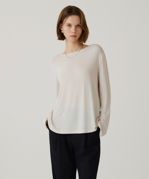 SIYAZU(シヤジュ)の「SITP5253 シルキー ルーズフィットTシャツ_Light beige(Tシャツ/カットソー・レディース・ライトベージュ・ONE)」の2枚目の写真