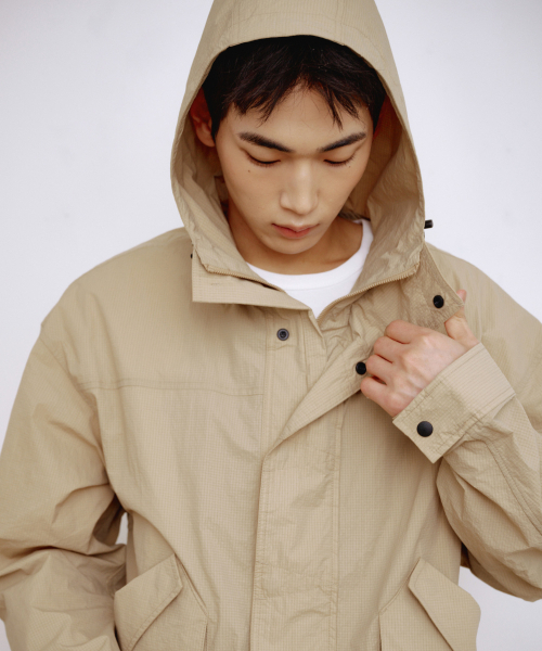KALAPATTHAR(カラパタール)の「NYLON RIPSTOP LIGHT WEIGHT SHELL SHORT-JACKET - BEIGE(ナイロンジャケット・メンズ・その他・SMALL/MEDIUM/LARGE)」の2枚目の写真