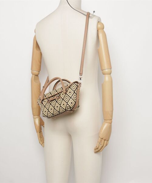 Guess(ゲス)の「SOPHIA Mini Satchel ショルダーバッグ(ショルダーバッグ・レディース・ブラック/イエロー・ONE SIZE)」の19枚目の写真