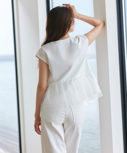 RUIRUE BOUTIQUE（ルイルエブティック）の「洗える ストレッチ ｜ シアー ドット × チュール デザイントップス ｜ トップス・Tシャツ・カットソー・半袖Tシャツ・きれいめブラウス・オフィスカジュアルブラウス（Tシャツ/カットソー・レディース・ホワイト/ブラック/ホワイト×グレー・L/M/S）」の8枚目の写真