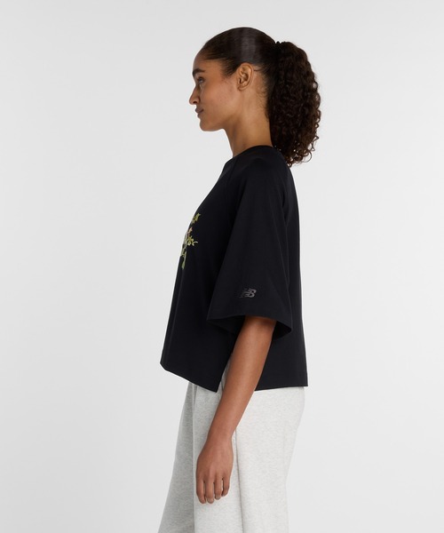 NEW BALANCE（ニューバランス）の「ウォーターカラーマルチボクシーTシャツ（Tシャツ/カットソー・レディース・ブラック/ホワイト・SMALL/MEDIUM/LARGE/X-LARGE）」の9枚目の写真