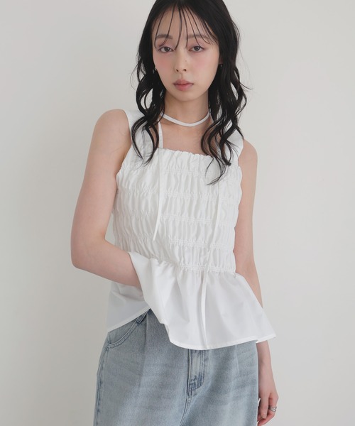 LIAN(リアン)の「チョーカー付きシャーリングペプラムトップス(キャミソール・レディース・ブラック/ブルー/オフホワイト/ブラウン・FREE)」の17枚目の写真