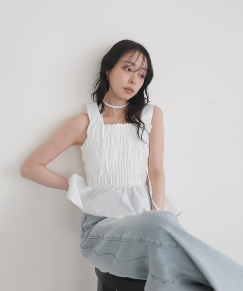 LIAN(リアン)の「チョーカー付きシャーリングペプラムトップス(キャミソール・レディース・ブラック/ブルー/オフホワイト/ブラウン・FREE)」の19枚目の写真