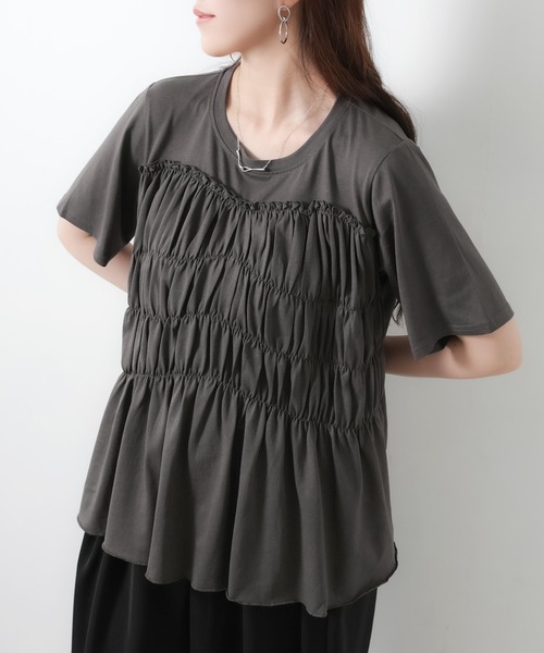 Riberry(リベリー)の「【接触冷感】ビスチェライクギャザーコットンTシャツ(Tシャツ/カットソー・レディース・チャコールグレー/ブラック/アイボリー・MEDIUM)」の11枚目の写真