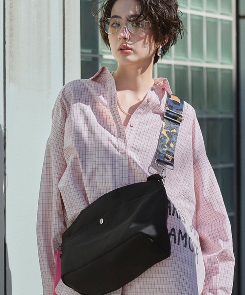 ELLEgirl（エルガール）の「撥水 2wayショルダーバッグ L（ショルダーバッグ・レディース・ブラック系その他/ブラック・FREE）」の4枚目の写真