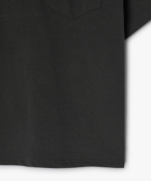WEST GRAND BOULEVARD(ウエストグランドブルバード)の「アーバンピグメントワンポケットクロップTシャツCHARCOAL(Tシャツ/カットソー・メンズ・その他・MEDIUM/LARGE/X-LARGE)」の4枚目の写真