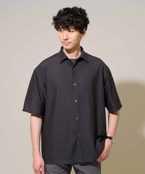 a.v.v（アーヴェヴェ）の「ワンランク上の印象を与えるカジュアルシャツ【イージーケア/洗濯機で洗える/毛玉になりにくい】スカシウェーブゴブソデオープンカラーシャツ（シャツ/ブラウス・メンズ・オレンジ/チャコールグレー/ピンク・46/48/50）」の12枚目の写真