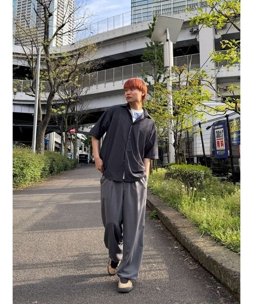 a.v.v（アーヴェヴェ）の「ワンランク上の印象を与えるカジュアルシャツ【イージーケア/洗濯機で洗える/毛玉になりにくい】スカシウェーブゴブソデオープンカラーシャツ（シャツ/ブラウス・メンズ・オレンジ/チャコールグレー/ピンク・46/48/50）」の22枚目の写真