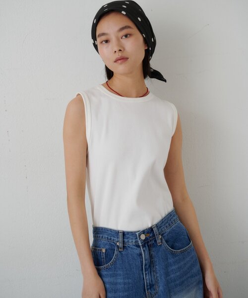 SHENERY(シーナリー)の「【5色展開】リブコンパクトノースリーブ(Tシャツ/カットソー・レディース・ホワイト/ブラック/レッド/ブラウン/ブルー系その他・FREE)」の6枚目の写真