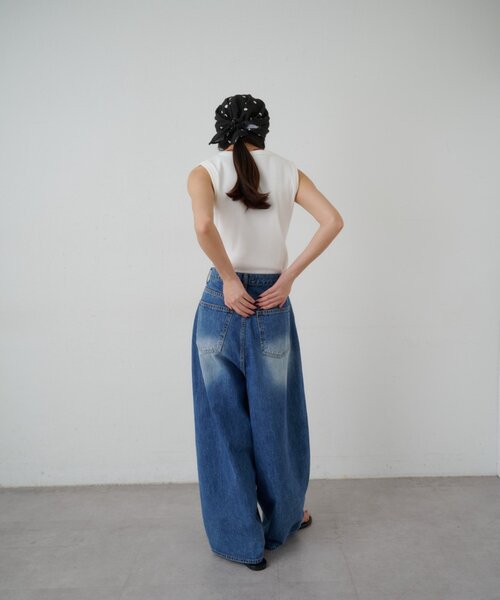 SHENERY（シーナリー）の「【5色展開】リブコンパクトノースリーブ（Tシャツ/カットソー・レディース・ホワイト/ブラック/レッド/ブラウン/ブルー系その他・FREE）」の10枚目の写真