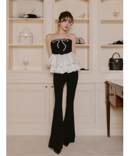 Darich(ダーリッチ)の「美シルエットカットフレアパンツ(その他パンツ・レディース・ブラック/ホワイト・XS/M/S)」の3枚目の写真