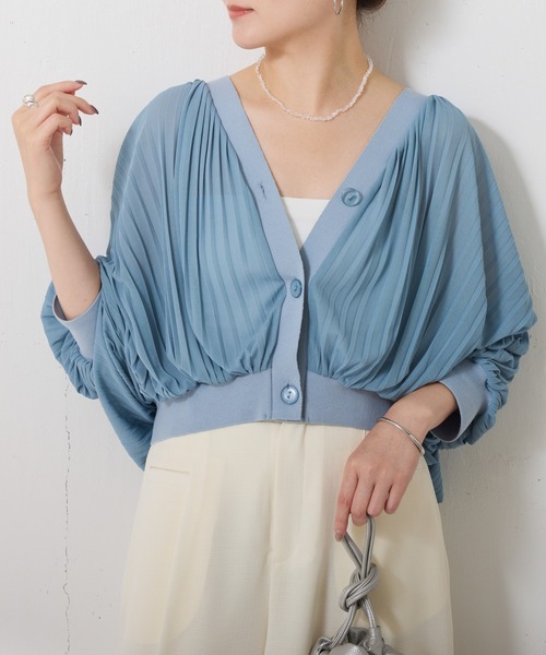 COLLAGE GALLARDAGALANTE(コラージュガリャルダガランテ)の「着映えするキレイ目カーデ/プリーツVシアーT/シアーカーデ(Tシャツ/カットソー・レディース・ブラック/ホワイト/サックスブルー・FREE)」の3枚目の写真