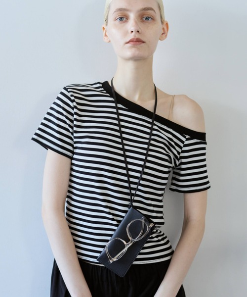 flaeu(フラユ)の「Asymmetry Boat Neck Tee(Tシャツ/カットソー・レディース・ホワイト/ピンク/ブラック×ホワイト/グレー/ブラック・FREE)」の3枚目の写真