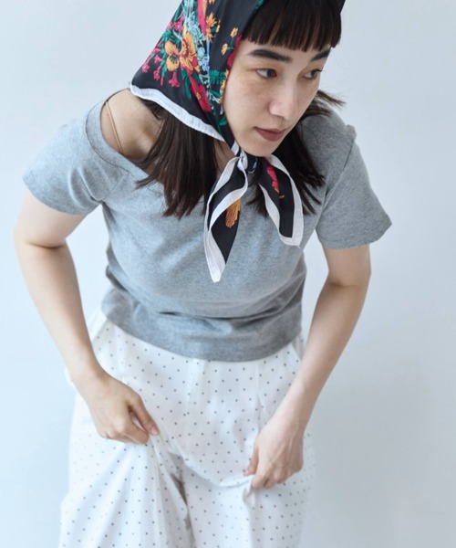 flaeu(フラユ)の「Asymmetry Boat Neck Tee(Tシャツ/カットソー・レディース・ホワイト/ピンク/ブラック×ホワイト/グレー/ブラック・FREE)」の4枚目の写真