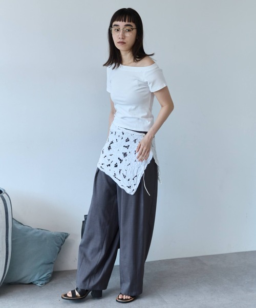flaeu(フラユ)の「Asymmetry Boat Neck Tee(Tシャツ/カットソー・レディース・ホワイト/ピンク/ブラック×ホワイト/グレー/ブラック・FREE)」の18枚目の写真