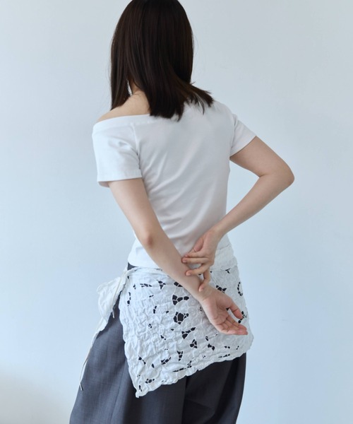 flaeu(フラユ)の「Asymmetry Boat Neck Tee(Tシャツ/カットソー・レディース・ホワイト/ピンク/ブラック×ホワイト/グレー/ブラック・FREE)」の17枚目の写真