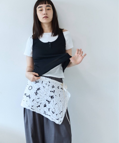 flaeu(フラユ)の「Asymmetry Boat Neck Tee(Tシャツ/カットソー・レディース・ホワイト/ピンク/ブラック×ホワイト/グレー/ブラック・FREE)」の20枚目の写真