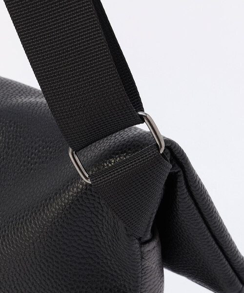 COMME CA ISM(コムサイズム)の「バイカラー ショルダーバッグ(ショルダーバッグ・メンズ・ブラック×グレー/ブラック×ブルー・FREE)」の15枚目の写真