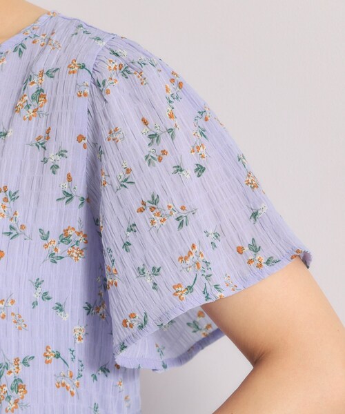 ITS'DEMO(イッツデモ)の「花柄シャーリングブラウス(シャツ/ブラウス・レディース・ホワイト系3/ブラック系/サックスブルー系・00)」の21枚目の写真