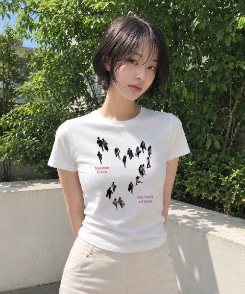 ESCAPEFROM（エスケープフロム）の「ラッシュオブタイムプリントスリムフィット半袖Tシャツアイボリー（Tシャツ/カットソー・レディース・その他・MEDIUM/LARGE）」の2枚目の写真