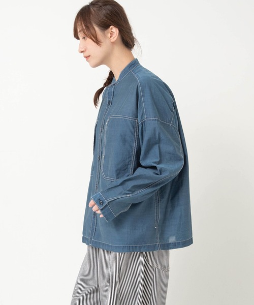 URCH RNA(アーチ アールエヌエー)の「B2986 シアーデニムのシャツジャケット(デニムジャケット・レディース・ライトインディゴブルー/ダークインディゴブルー・FREE)」の7枚目の写真
