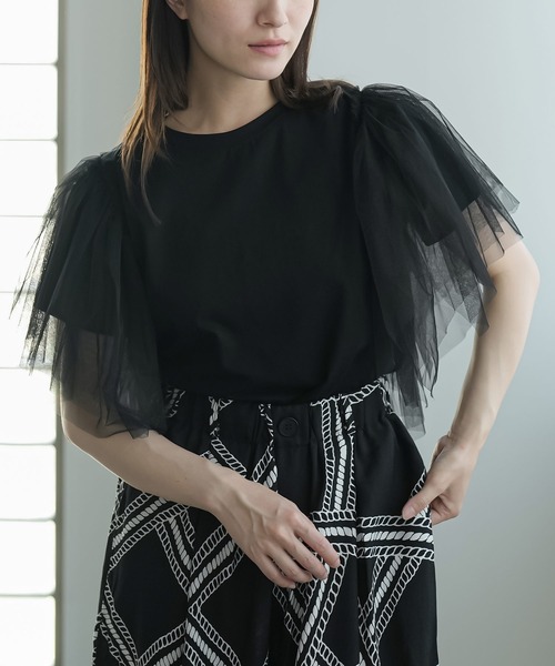 mili an deni(ミリアンデニ)の「袖ティアードチュールTシャツ(Tシャツ/カットソー・レディース・オフホワイト/ブラック・M)」の1枚目の写真