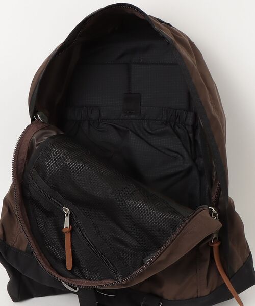 GREGORY(グレゴリー)の「デイパック DAYPACK ウォルナットブラウン(バックパック/リュック・メンズ・ブラウン系・-)」の11枚目の写真