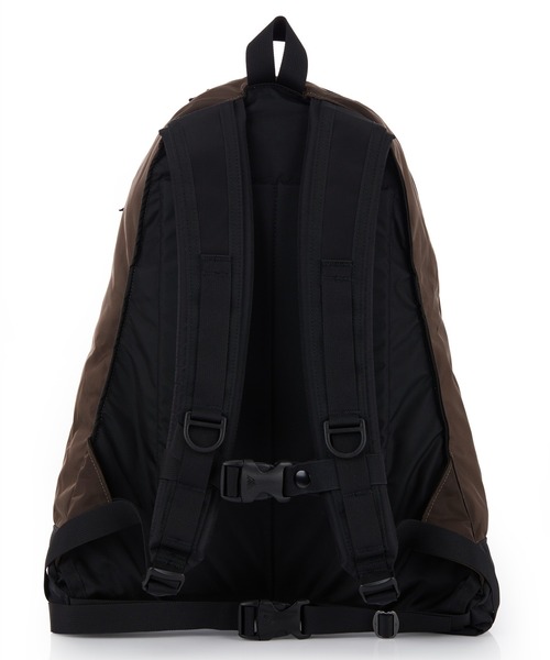 GREGORY(グレゴリー)の「デイパック DAYPACK ウォルナットブラウン(バックパック/リュック・メンズ・ブラウン系・-)」の2枚目の写真