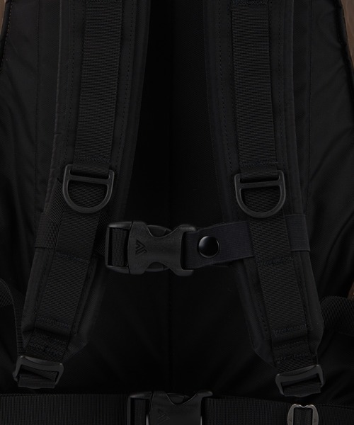 GREGORY(グレゴリー)の「デイパック DAYPACK ウォルナットブラウン(バックパック/リュック・メンズ・ブラウン系・-)」の3枚目の写真