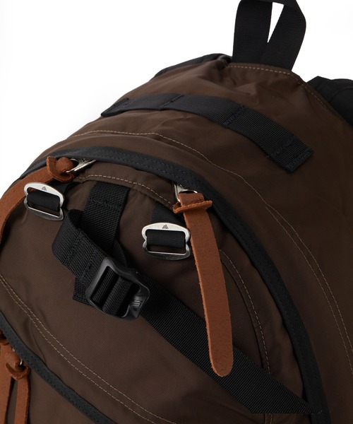 GREGORY(グレゴリー)の「デイパック DAYPACK ウォルナットブラウン(バックパック/リュック・メンズ・ブラウン系・-)」の6枚目の写真