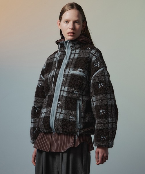 MAISON SPECIAL(メゾンスペシャル)の「【2026Autumn PRE-ORDER】Flower Embroidery Boa Blouson/フラワーエンブロイダリーボアブルゾン(ブルゾン・レディース・ブラウン・FREE)」の4枚目の写真