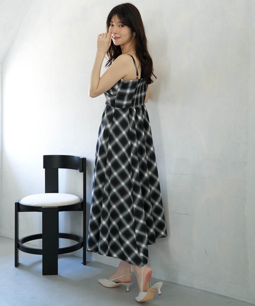 NOELA(ノエラ)の「チェックキャミワンピース(ワンピース・レディース・ブラック/ブラウン・S/M)」の6枚目の写真