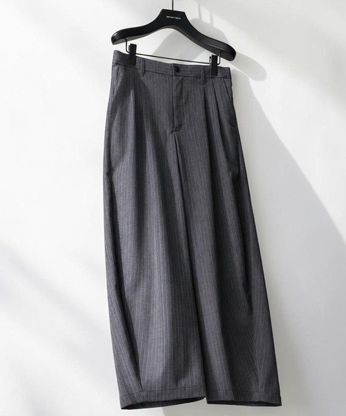UNITED TOKYO(ユナイテッドトウキョウ)の「【限定先行予約】AIR WOOL ストライプバレルスラックス |夏服/通気性/防臭/速乾/防シワ(スラックス・メンズ・ダークネイビー/グレー・1/2/3)」の1枚目の写真