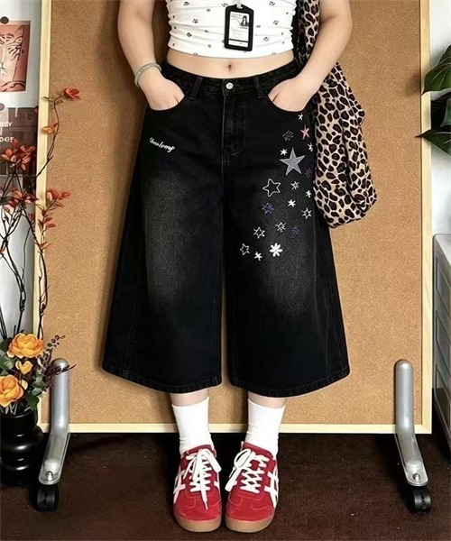 Dream garden（ドリームガーデン）の「星と花刺繍7分丈デニムパンツ（デニムパンツ・レディース・ブラック・XL/L/M/S）」の4枚目の写真