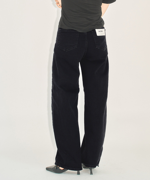 U by SPICK&SPAN(ユーバイスピックアンドスパン)の「《 追加 / 新色 》SOMETHING / サムシング HANA CURVE TAPERED(デニムパンツ・レディース・ブラック/ブルー・SMALL/MEDIUM/LARGE)」の1枚目の写真