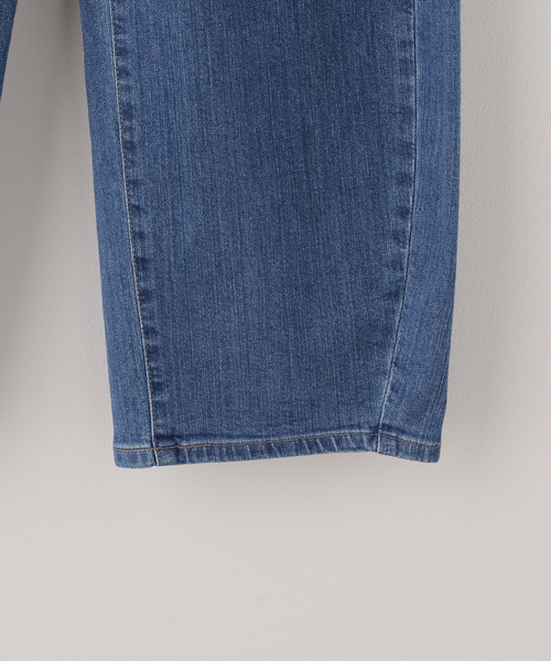 U by SPICK&SPAN(ユーバイスピックアンドスパン)の「《 追加 / 新色 》SOMETHING / サムシング HANA CURVE TAPERED(デニムパンツ・レディース・ブラック/ブルー・SMALL/MEDIUM/LARGE)」の16枚目の写真