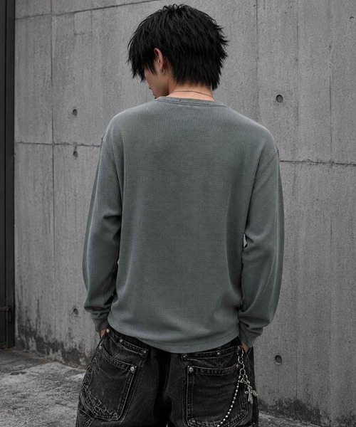 8(eight)(エイト)の「クロス刺繍 ワッフルヘンリーネックロンT(Tシャツ/カットソー・メンズ・ブラック/チャコール/レッド・MEDIUM/LARGE)」の5枚目の写真