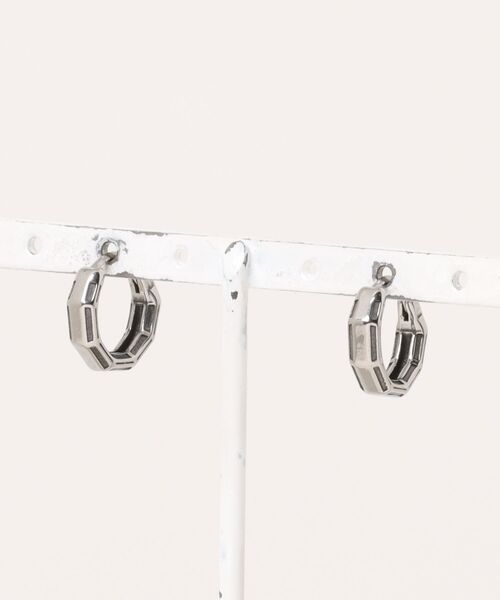 SPINNS（スピンズ）の「1.5㎝メタルシルバーミニフープピアス/オクタゴン（ピアス（両耳用）・メンズ・シルバー・ONESIZE）」の2枚目の写真