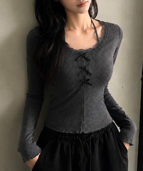 Achic(アシック)の「デコルテ映えレース付きリボントップス(Tシャツ/カットソー・レディース・ダークグレー・M)」の7枚目の写真