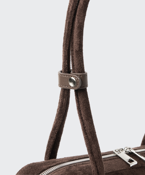 MUSINSA STANDARD WOMAN（ムシンサスタンダードウーマン）の「ウィメンズ シンセティックスウェード ダックスフント ショルダーバッグ [ダークブラウン]（ショルダーバッグ・レディース・その他・F）」の9枚目の写真