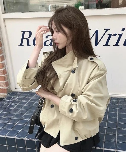 AVYL(アヴィル)の「スタンドカラー トレンチショートブルゾン(ブルゾン・レディース・ブラック/ベージュ・M)」の6枚目の写真