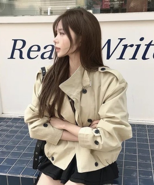 AVYL(アヴィル)の「スタンドカラー トレンチショートブルゾン(ブルゾン・レディース・ブラック/ベージュ・M)」の18枚目の写真