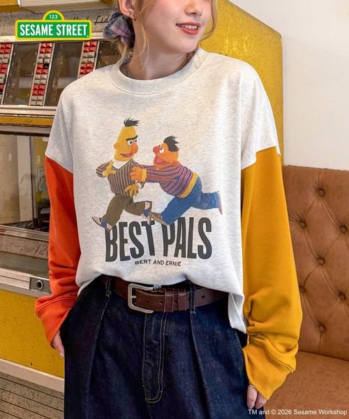 SESAME STREET（セサミストリート）の「【SESAME STREET】袖配色プルオーバー（スウェット・レディース・C/B/A・FREE）」の2枚目の写真