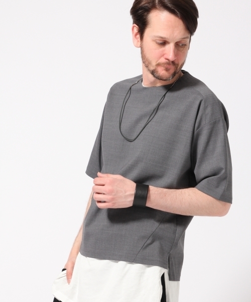 HARE（ハレ）の「【トロピカル素材】スリットプルオーバー(HARE)（Tシャツ/カットソー・メンズ・ブラック/ベージュ/グレー/ブルー・MEDIUM/SMALL/LARGE）」の2枚目の写真