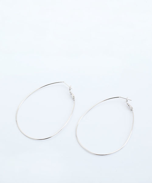 colleca la（コレカラ）の「大きめドロップフープピアス（ピアス（両耳用）・レディース・ゴールド/シルバー・ﾌﾘ-）」の9枚目の写真