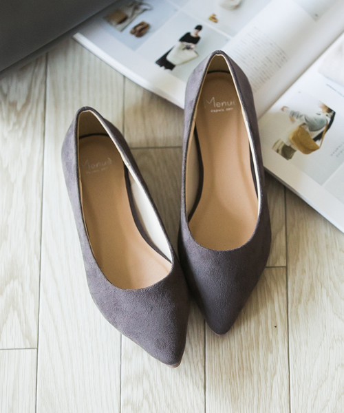 menue(メヌエ)の「ポインテッドトゥ フラットヒール パンプス(パンプス・レディース・イエロー/グリーン系その他/その他1/ネイビー/その他2/パイソン/ブラック/グレイッシュベージュ/サーモンピンク/グレー/ブルー/シルバー/レッド/レッド系その他/ブラック系その他/ブラック系その他2/ブルー系その他/その他3/チャコール/ブラウン/ブラウン系その他/レッド系その他2/グレイッシュブルー/その他4/ベージュ系その他2/レオパード/グリーン/ベージュ系その他/イエロー系その他/アイボリー/グレー系その他/ブラック系その他3/ブラック系その他4/レッド系その他3/シルバー系1・22.0cm/21.5cm/24.5cm/25.5cm/24.0cm/26.0cm/22.5cm/23.5cm/23.0cm/25.0cm)」の9枚目の写真