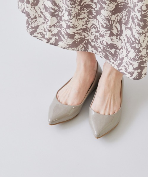 menue(メヌエ)の「ポインテッドトゥ フラットヒール パンプス(パンプス・レディース・イエロー/グリーン系その他/その他1/ネイビー/その他2/パイソン/ブラック/グレイッシュベージュ/サーモンピンク/グレー/ブルー/シルバー/レッド/レッド系その他/ブラック系その他/ブラック系その他2/ブルー系その他/その他3/チャコール/ブラウン/ブラウン系その他/レッド系その他2/グレイッシュブルー/その他4/ベージュ系その他2/レオパード/グリーン/ベージュ系その他/イエロー系その他/アイボリー/グレー系その他/ブラック系その他3/ブラック系その他4/レッド系その他3/シルバー系1・22.0cm/21.5cm/24.5cm/25.5cm/24.0cm/26.0cm/22.5cm/23.5cm/23.0cm/25.0cm)」の8枚目の写真